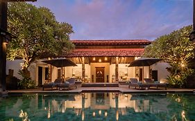 Villa De Suma - Fully Staffed Luxury Villa, Walk To The Beach!