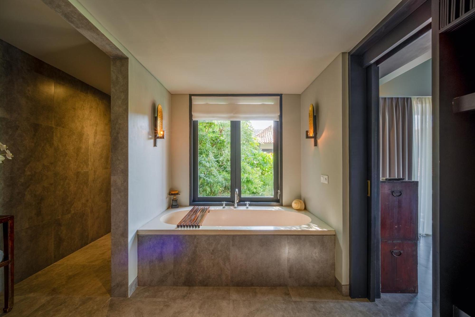 Villa De Suma - Fully Staffed Luxury Villa, Walk To The Beach! Seminyak  Exterior photo